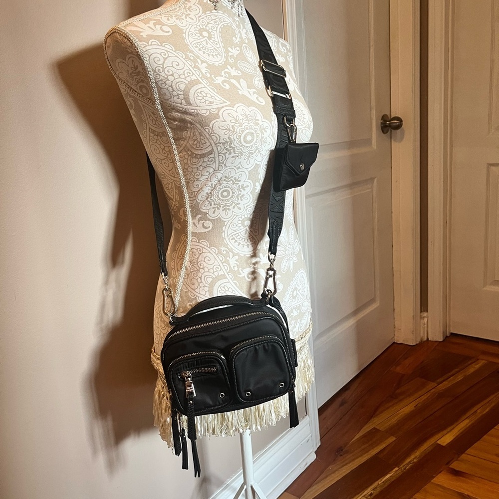 Steve Madden Black Crossbody Camera Bag with Removable Wide Strap - Picture 3 of 16